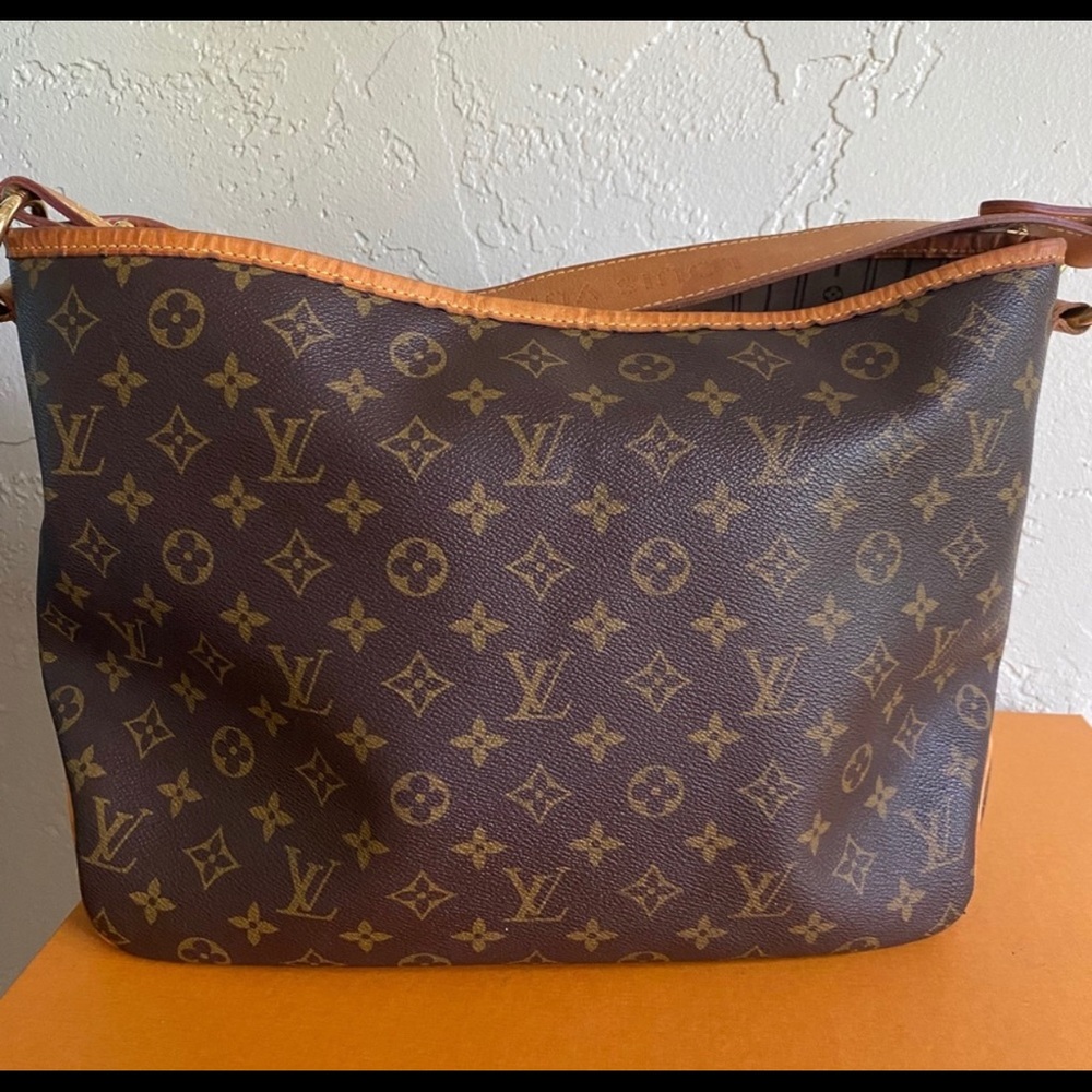 Delightful Louis Vuitton bag..!